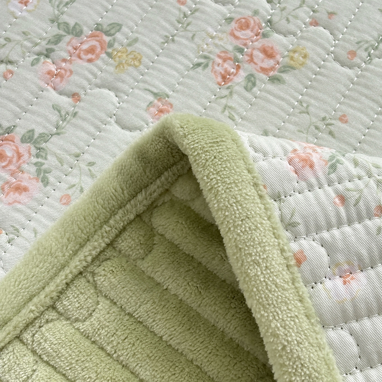 91家纺网 家纺一手货源 找家纺 金艾草 2025新款一面绒一面棉榻榻米大炕盖单件棉加绒床盖三件套A版全棉印花B版加厚牛奶绒 （提供买家秀） 南语花-绿色