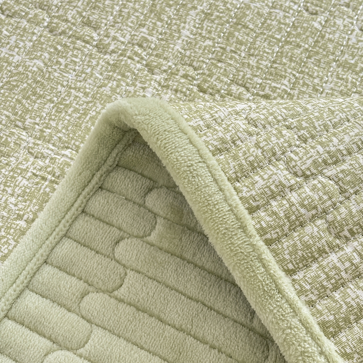 91家纺网 家纺一手货源 找家纺 金艾草 2025新款一面绒一面棉榻榻米大炕盖单件棉加绒床盖三件套A版全棉印花B版加厚牛奶绒 （提供买家秀） 五角星-绿色