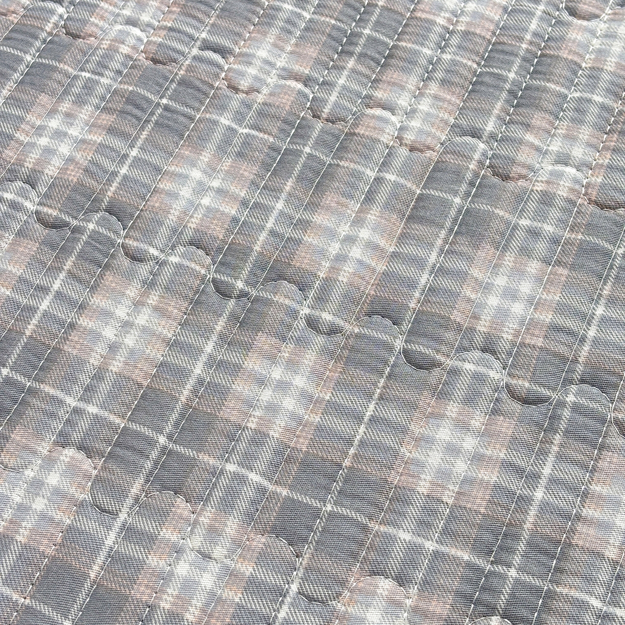 91家纺网 家纺一手货源 找家纺 金艾草 2025新款一面绒一面棉榻榻米大炕盖单件棉加绒床盖三件套A版全棉印花B版加厚牛奶绒 （提供买家秀） 时光灰-绒