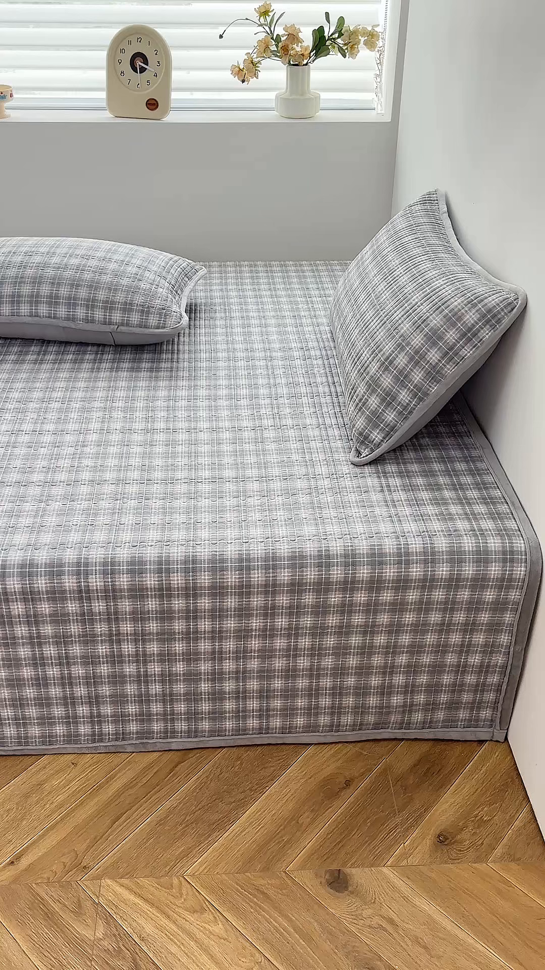 91家纺网 家纺一手货源 找家纺 金艾草 2025新款一面绒一面棉榻榻米大炕盖单件棉加绒床盖三件套A版全棉印花B版加厚牛奶绒 （提供买家秀） 时光灰-绒