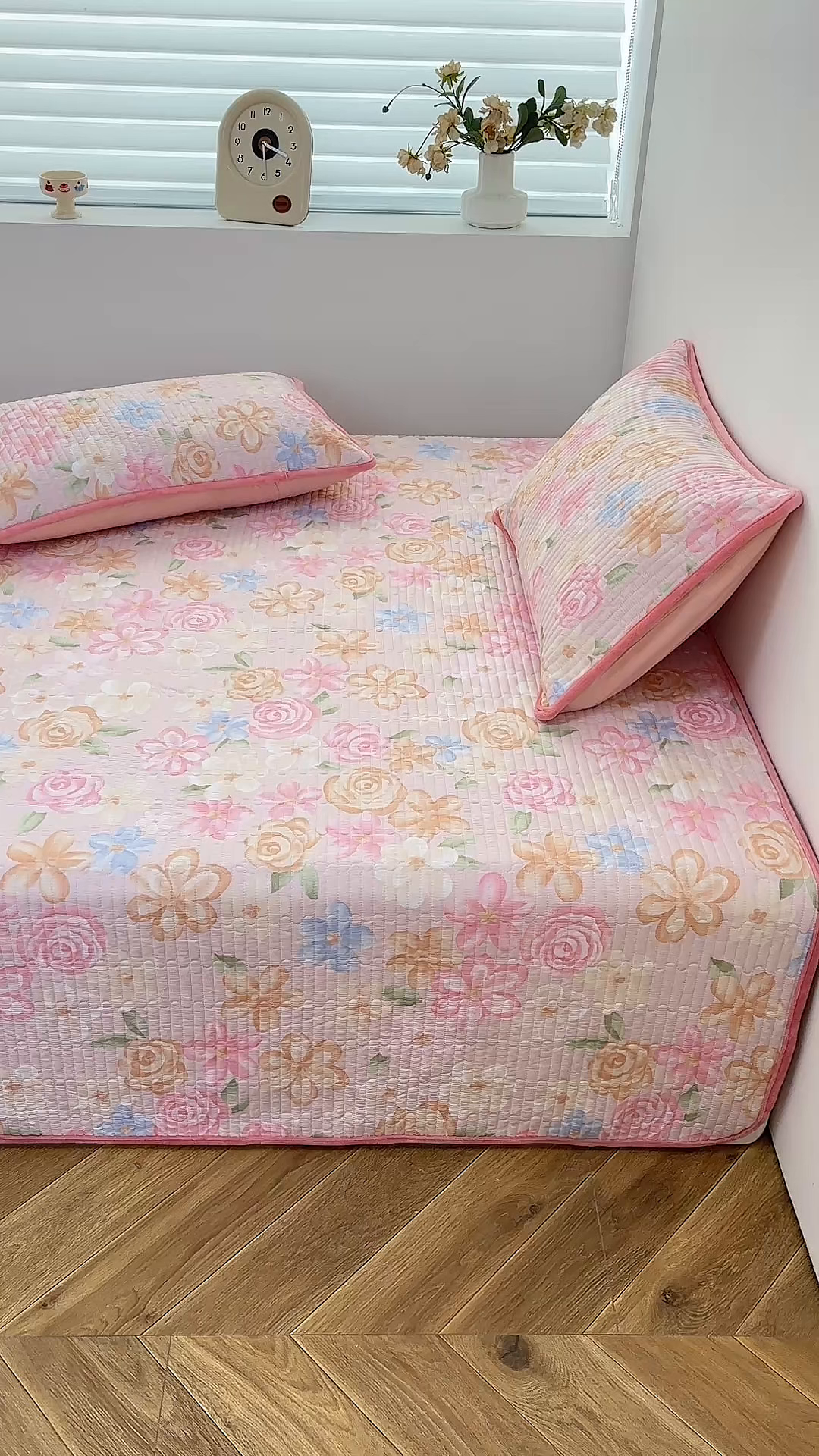 91家纺网 家纺一手货源 找家纺 金艾草 2025新款一面绒一面棉榻榻米大炕盖单件棉加绒床盖三件套A版全棉印花B版加厚牛奶绒 （提供买家秀） 兰香语-粉色