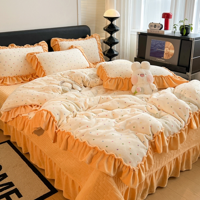 91家纺网 家纺一手货源 找家纺 （总）富米莱（原臻工厂） 2025新款热卖舒适大宽花边牛奶绒床盖床裙四件套