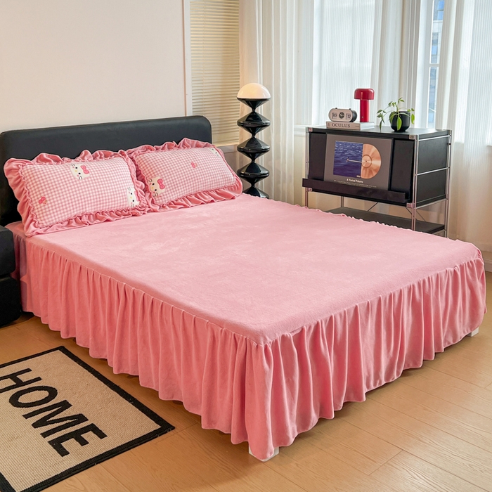 91家纺网 家纺一手货源 找家纺 富米莱（原臻工厂） 2025新款热卖舒适大宽花边牛奶绒床盖床裙四件套爆款大花边一k t猫粉