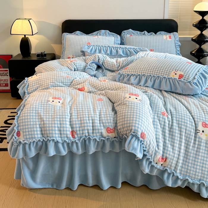 91家纺网 家纺一手货源 找家纺 富米莱（原臻工厂） 2025新款热卖舒适大宽花边牛奶绒床盖床裙四件套爆款大花边一k t猫蓝