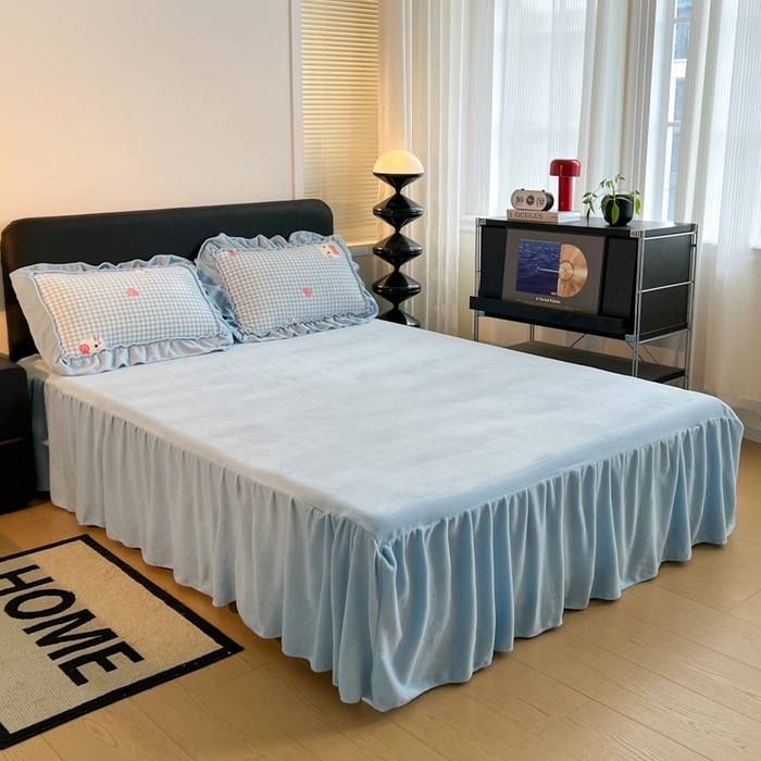 91家纺网 家纺一手货源 找家纺 富米莱（原臻工厂） 2025新款热卖舒适大宽花边牛奶绒床盖床裙四件套爆款大花边一k t猫蓝