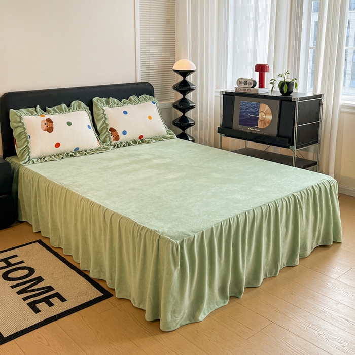 91家纺网 家纺一手货源 找家纺 富米莱（原臻工厂） 2025新款热卖舒适大宽花边牛奶绒床盖床裙四件套爆款大花边一波点小熊