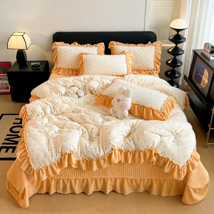 91家纺网 家纺一手货源 找家纺 富米莱（原臻工厂） 2025新款热卖舒适大宽花边牛奶绒床盖床裙四件套爆款大花边一幸运波点