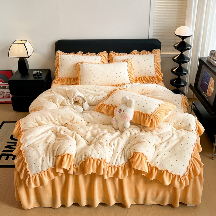 91家纺网 家纺一手货源 找家纺 富米莱（原臻工厂） 2025新款热卖舒适大宽花边牛奶绒床盖床裙四件套爆款大花边一幸运波点