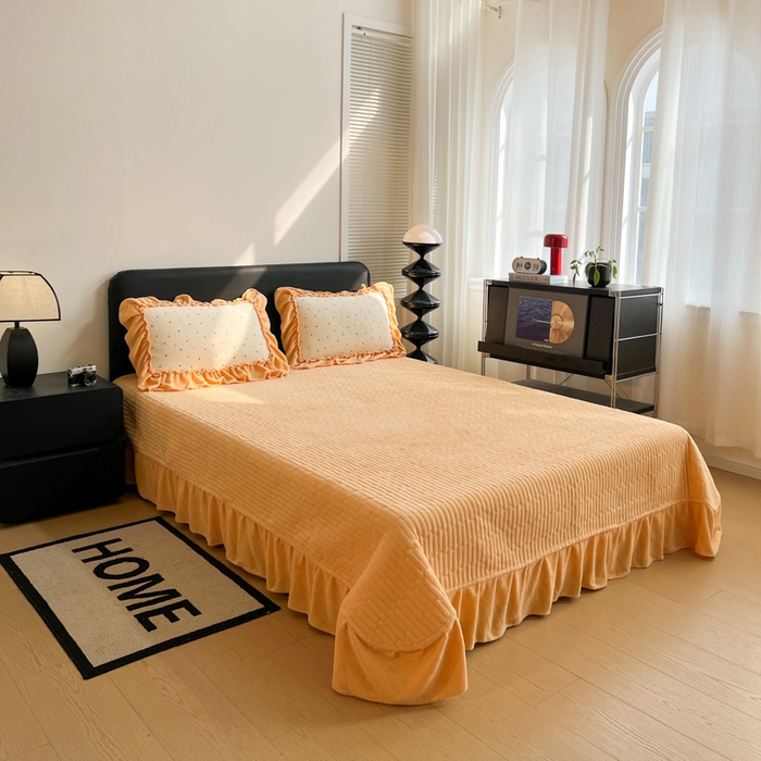 91家纺网 家纺一手货源 找家纺 富米莱（原臻工厂） 2025新款热卖舒适大宽花边牛奶绒床盖床裙四件套爆款大花边一幸运波点