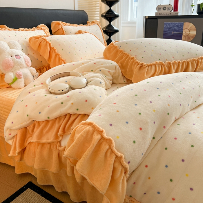 91家纺网 家纺一手货源 找家纺 富米莱（原臻工厂） 2025新款热卖舒适大宽花边牛奶绒床盖床裙四件套爆款大花边一幸运波点