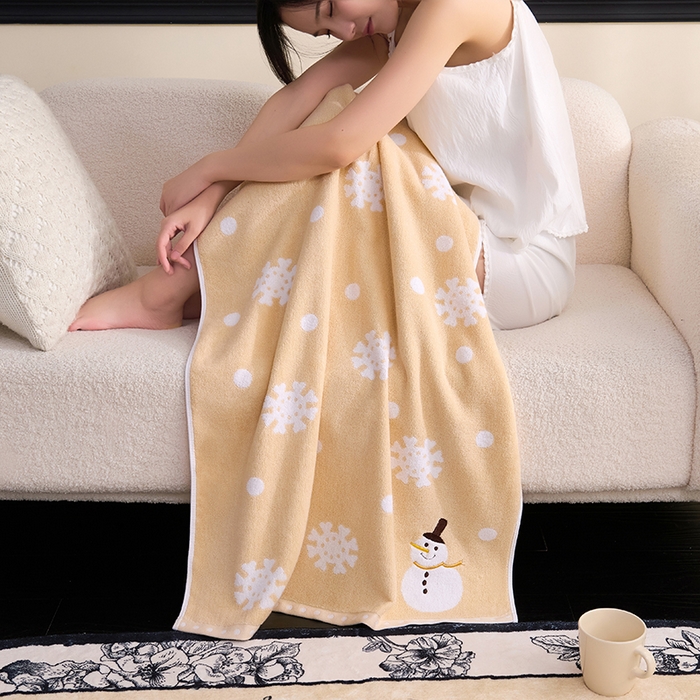 91家纺网 家纺一手货源 找家纺 棠薇家纺 2025新款全棉股纱毛巾浴巾套巾绣花纯棉浴巾毛巾卡通成人儿童学生 毛巾-雪人浅驼 毛巾 74*35cm