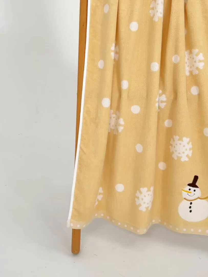 91家纺网 家纺一手货源 找家纺 棠薇家纺 2025新款全棉股纱毛巾浴巾套巾绣花纯棉浴巾毛巾卡通成人儿童学生 浴巾-雪人浅驼 浴巾140*70