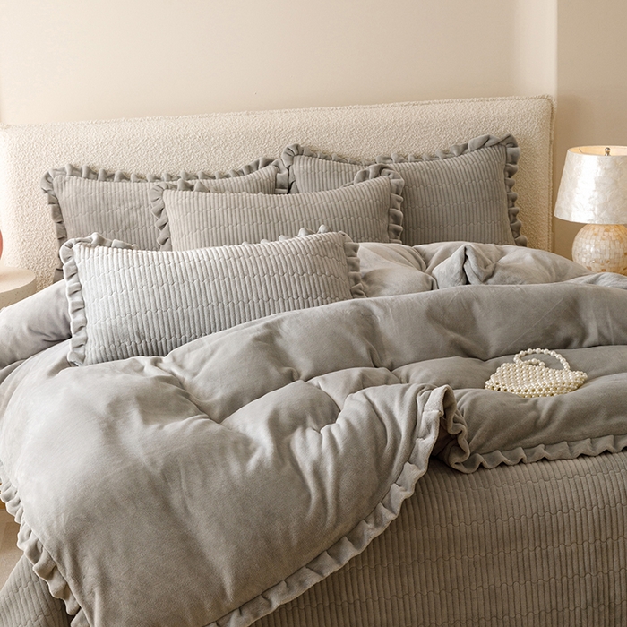 91家纺网 家纺一手货源 找家纺 沐晴家纺 2025新款纯色牛奶绒法式床盖四件套花边床盖三件套单被套 高级灰