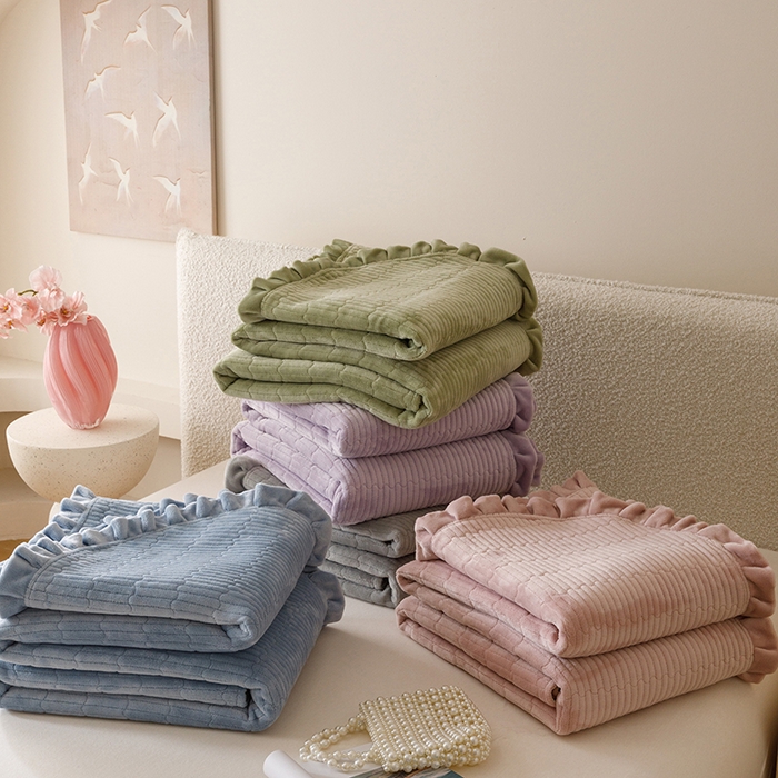 91家纺网 家纺一手货源 找家纺 沐晴家纺 2025新款纯色牛奶绒法式床盖四件套花边床盖三件套单被套 组合图仅供展示不可下单