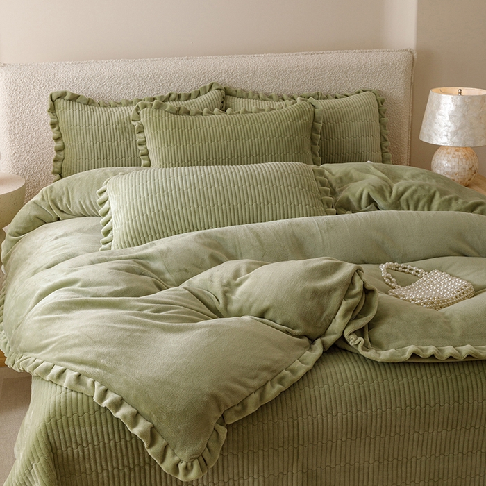 沐晴家纺 2025新款纯色牛奶绒法式床盖四件套花边床盖三件套单被套 豆绿