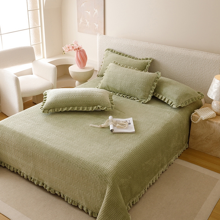 91家纺网 家纺一手货源 找家纺 沐晴家纺 2025新款纯色牛奶绒法式床盖四件套花边床盖三件套单被套 豆绿