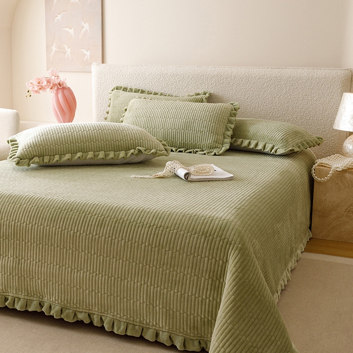 91家纺网 家纺一手货源 找家纺 沐晴家纺 2025新款纯色牛奶绒法式床盖四件套花边床盖三件套单被套 豆绿
