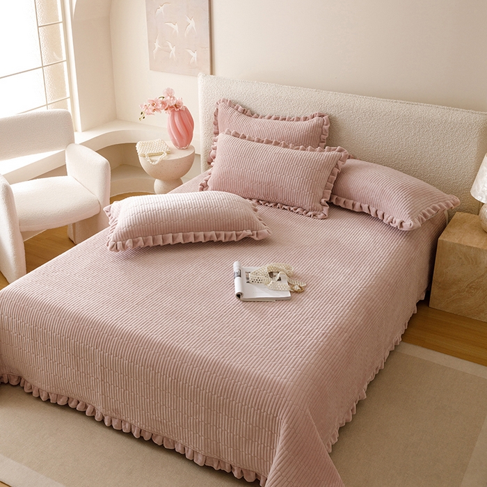 91家纺网 家纺一手货源 找家纺 沐晴家纺 2025新款纯色牛奶绒法式床盖四件套花边床盖三件套单被套 胭粉