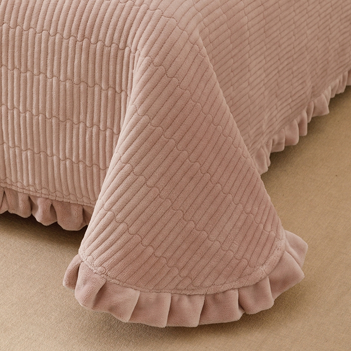 91家纺网 家纺一手货源 找家纺 沐晴家纺 2025新款纯色牛奶绒法式床盖四件套花边床盖三件套单被套 胭粉