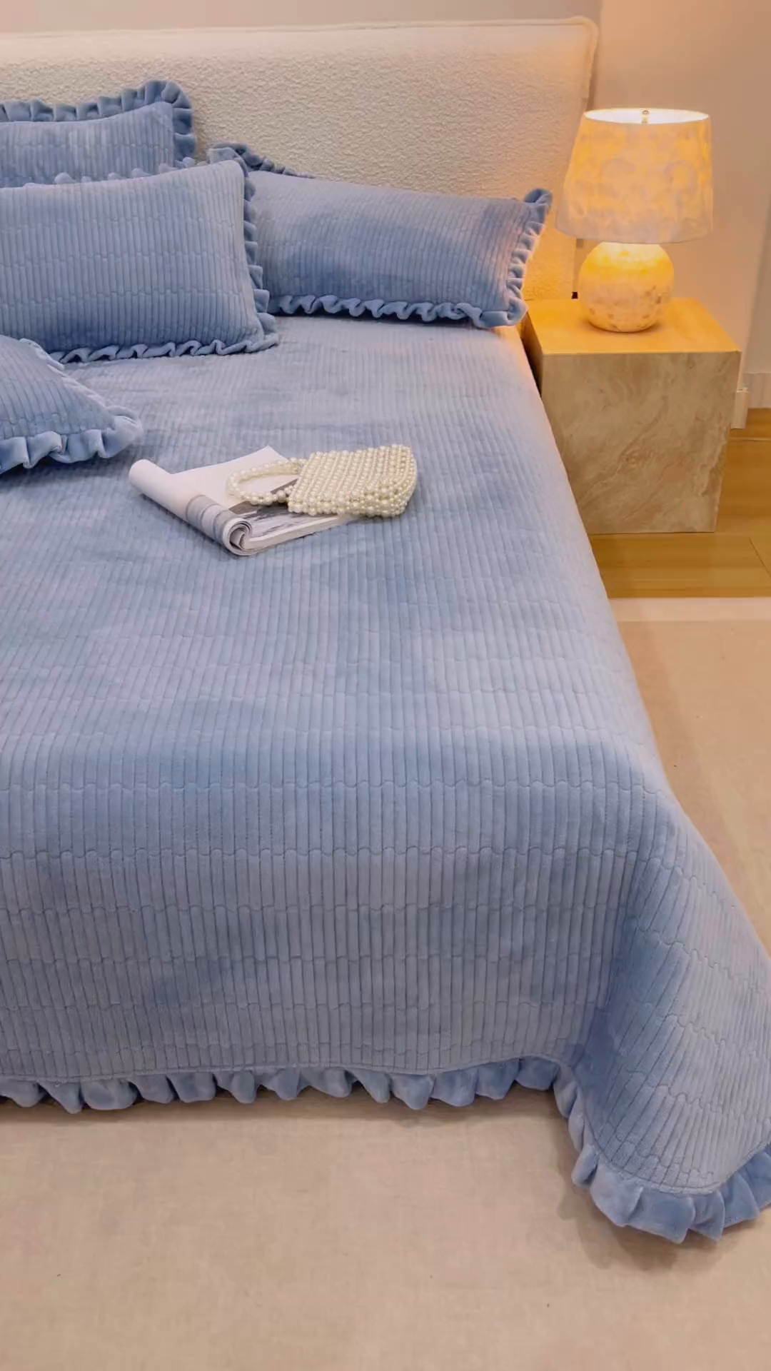 91家纺网 家纺一手货源 找家纺 沐晴家纺 2025新款纯色牛奶绒法式床盖四件套花边床盖三件套单被套 雾霾蓝