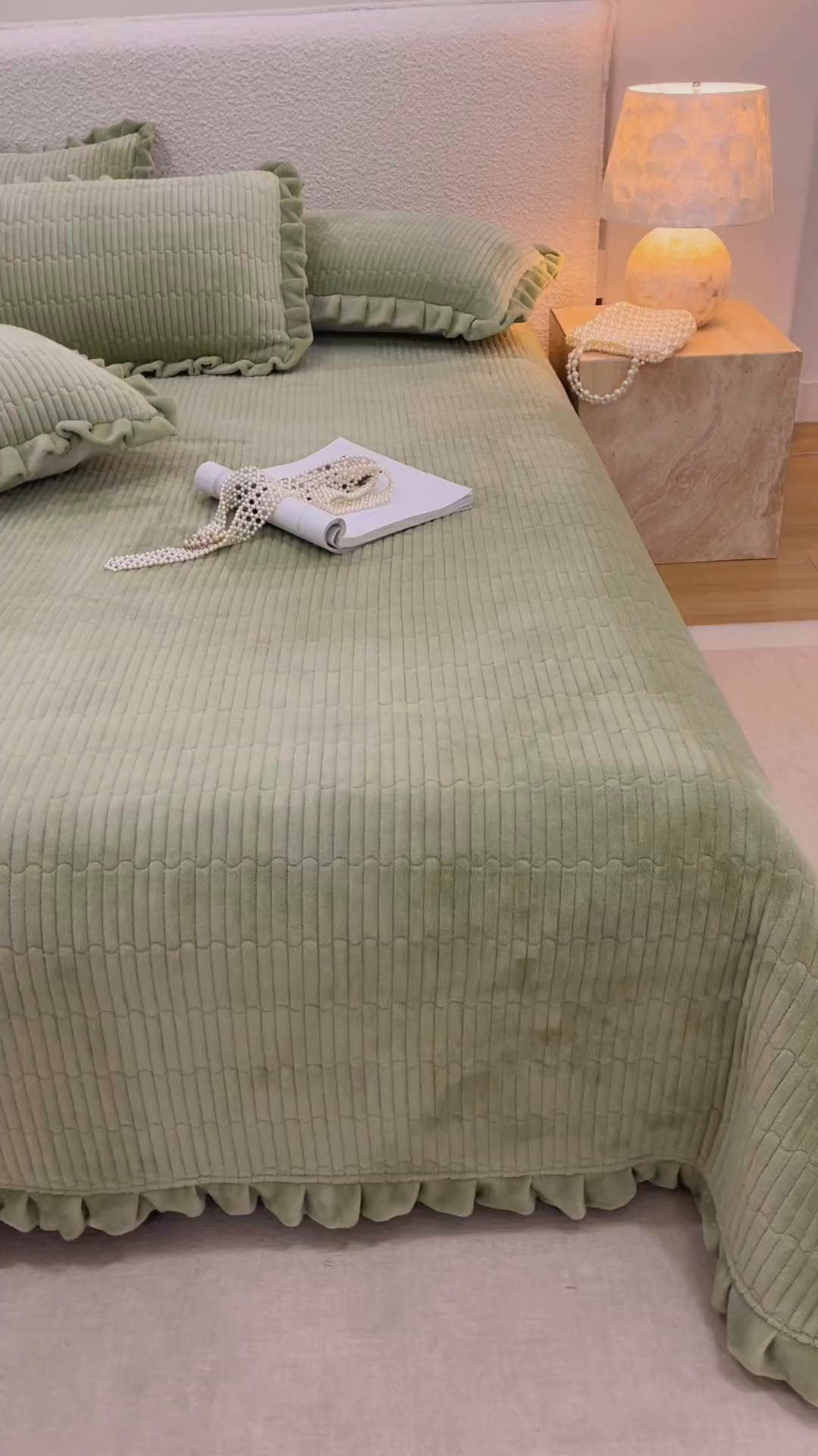 91家纺网 家纺一手货源 找家纺 沐晴家纺 2025新款纯色牛奶绒法式床盖四件套花边床盖三件套单被套 豆绿