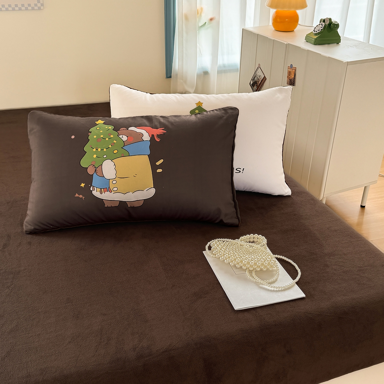 91家纺网 家纺一手货源 找家纺 十一家居 2025新款A类原创设计大版印花恒温保暖牛奶绒床笠套件 圣诞小熊