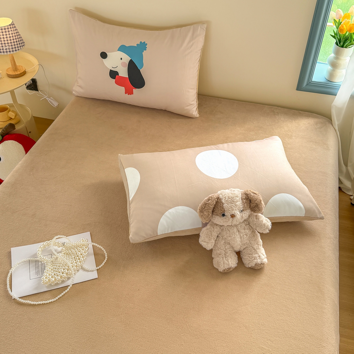 91家纺网 家纺一手货源 找家纺 十一家居 2025新款A类原创设计大版印花恒温保暖牛奶绒床笠套件 暖冬狗狗