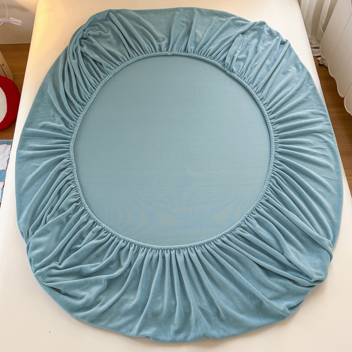 91家纺网 家纺一手货源 找家纺 十一家居 2025新款A类原创设计大版印花恒温保暖牛奶绒床笠套件 音乐萌犬