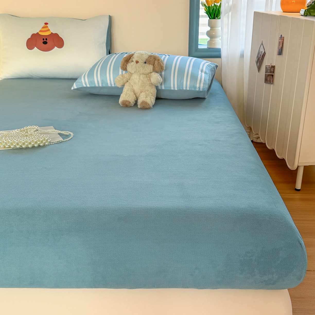 91家纺网 家纺一手货源 找家纺 十一家居 2025新款A类原创设计大版印花恒温保暖牛奶绒床笠套件 音乐萌犬