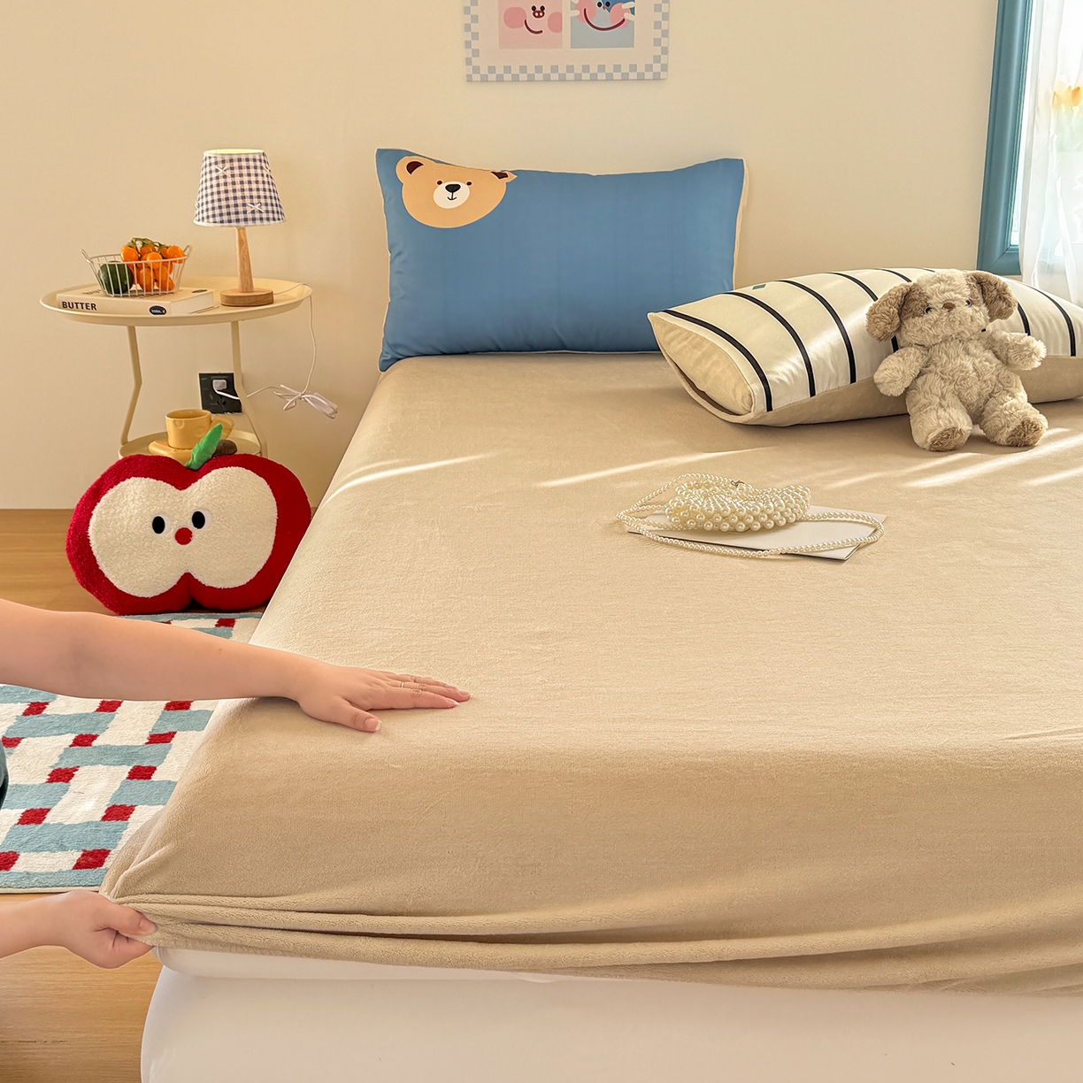 91家纺网 家纺一手货源 找家纺 十一家居 2025新款A类原创设计大版印花恒温保暖牛奶绒床笠套件 安睡小熊