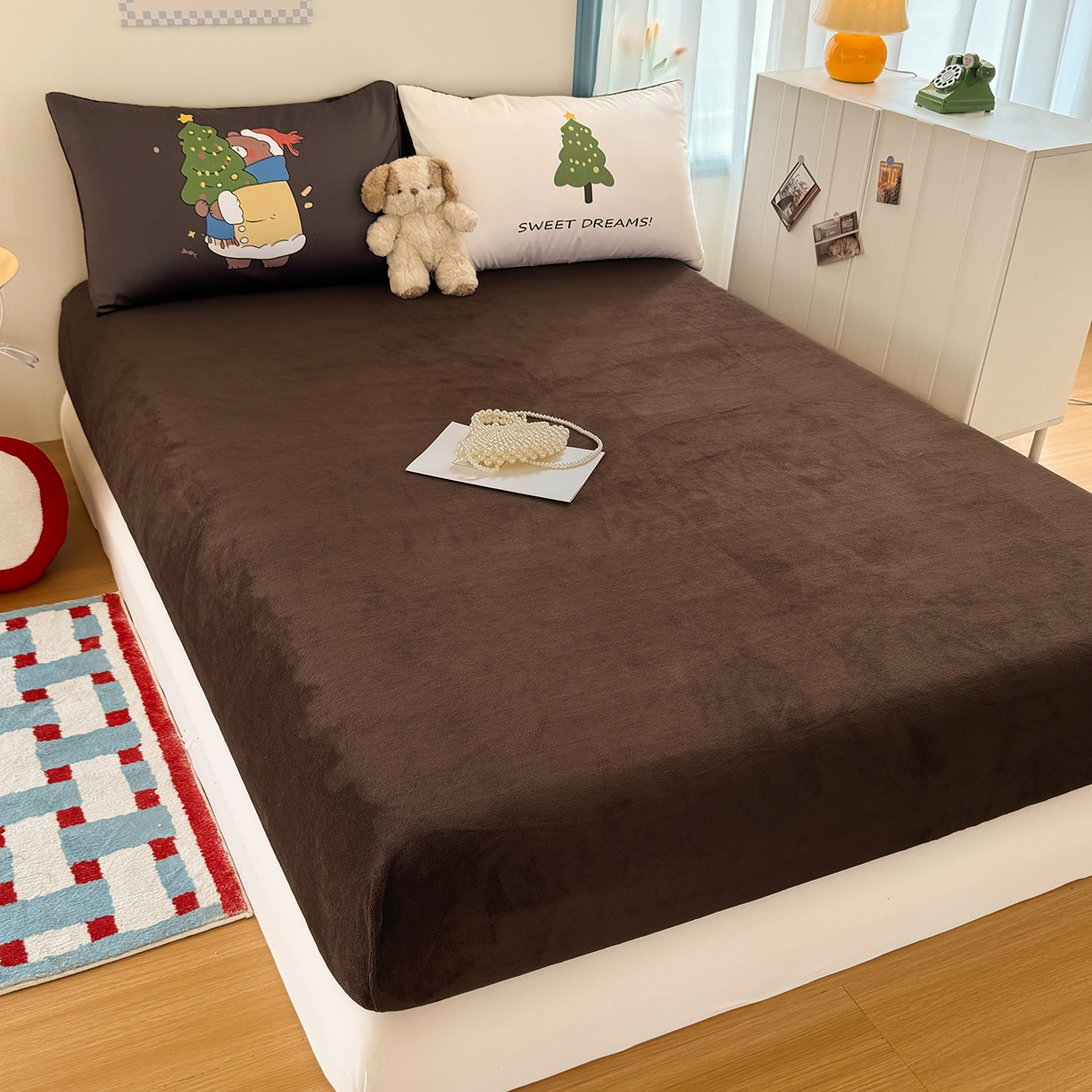 91家纺网 家纺一手货源 找家纺 十一家居 2025新款A类原创设计大版印花恒温保暖牛奶绒床笠套件 圣诞小熊