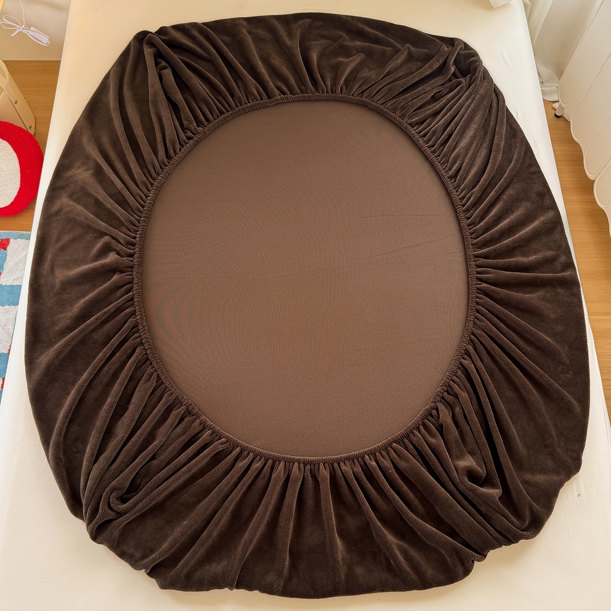 91家纺网 家纺一手货源 找家纺 十一家居 2025新款A类原创设计大版印花恒温保暖牛奶绒床笠套件 圣诞小熊