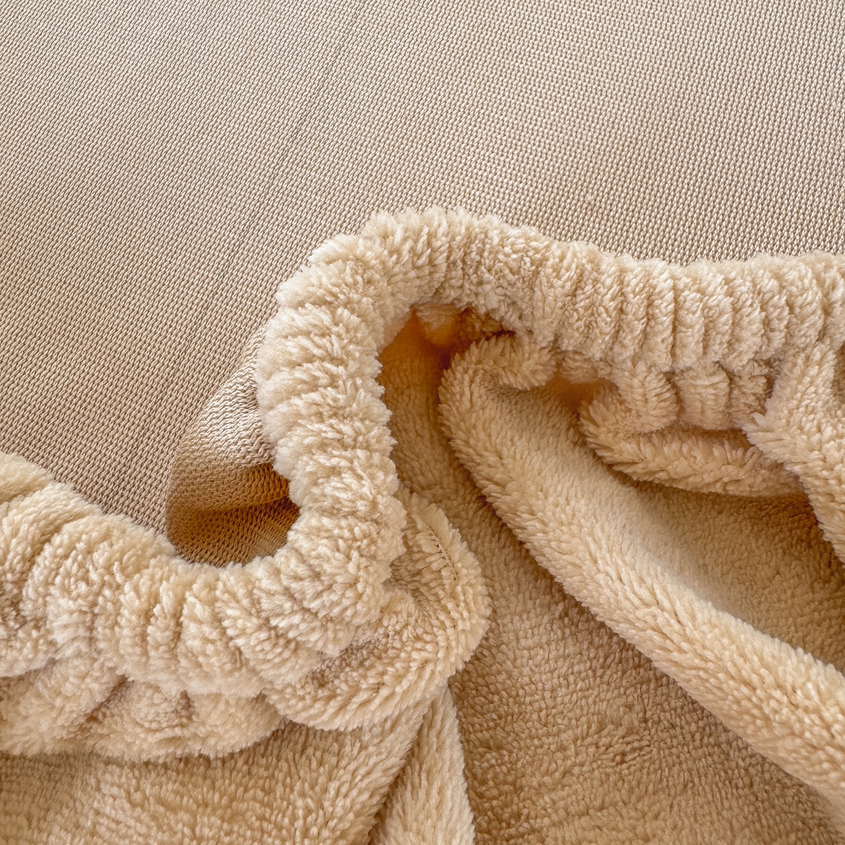 91家纺网 家纺一手货源 找家纺 十一家居 2025新款A类原创设计大版印花恒温保暖牛奶绒床笠套件 暖冬狗狗