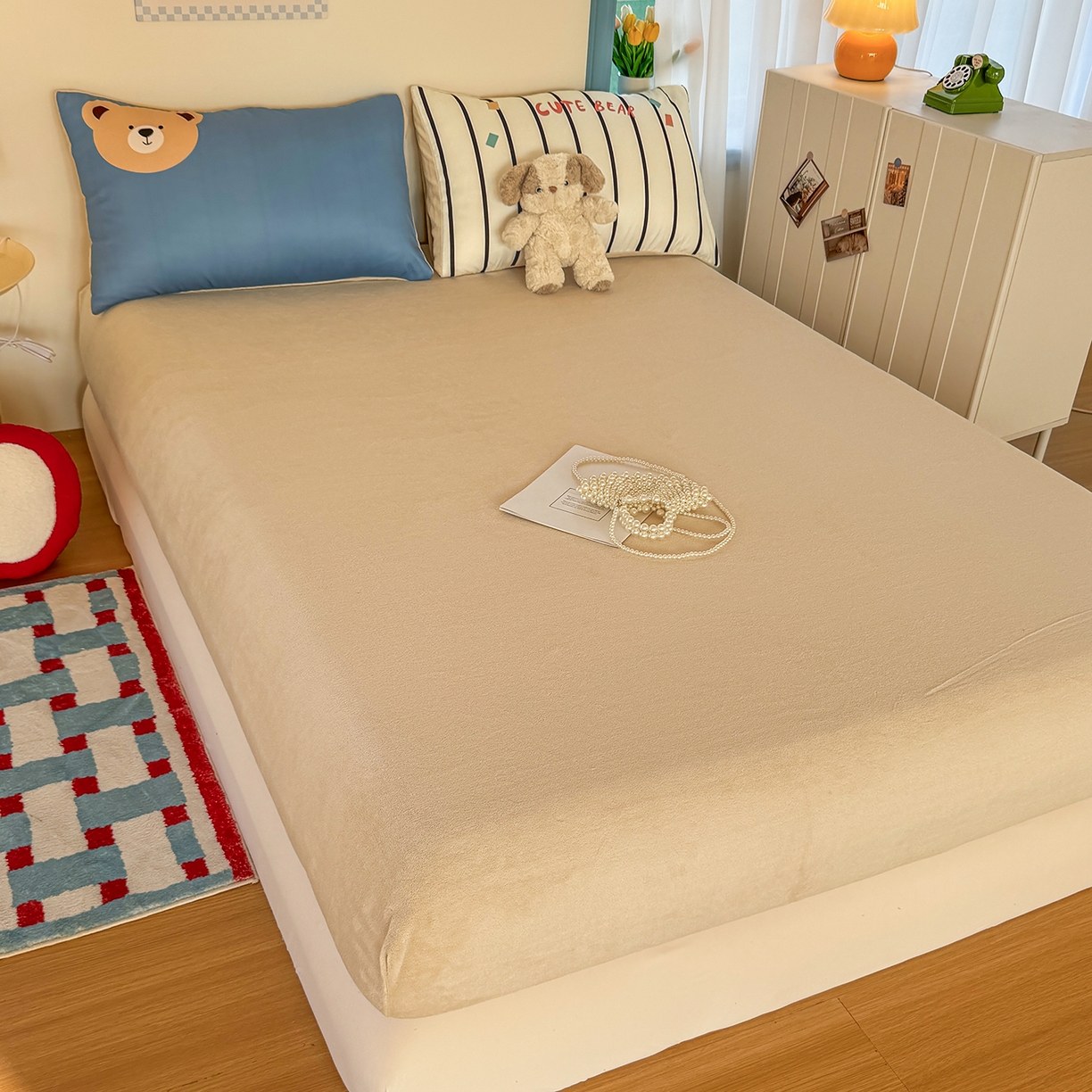 91家纺网 家纺一手货源 找家纺 十一家居 2025新款A类原创设计大版印花恒温保暖牛奶绒床笠套件 安睡小熊