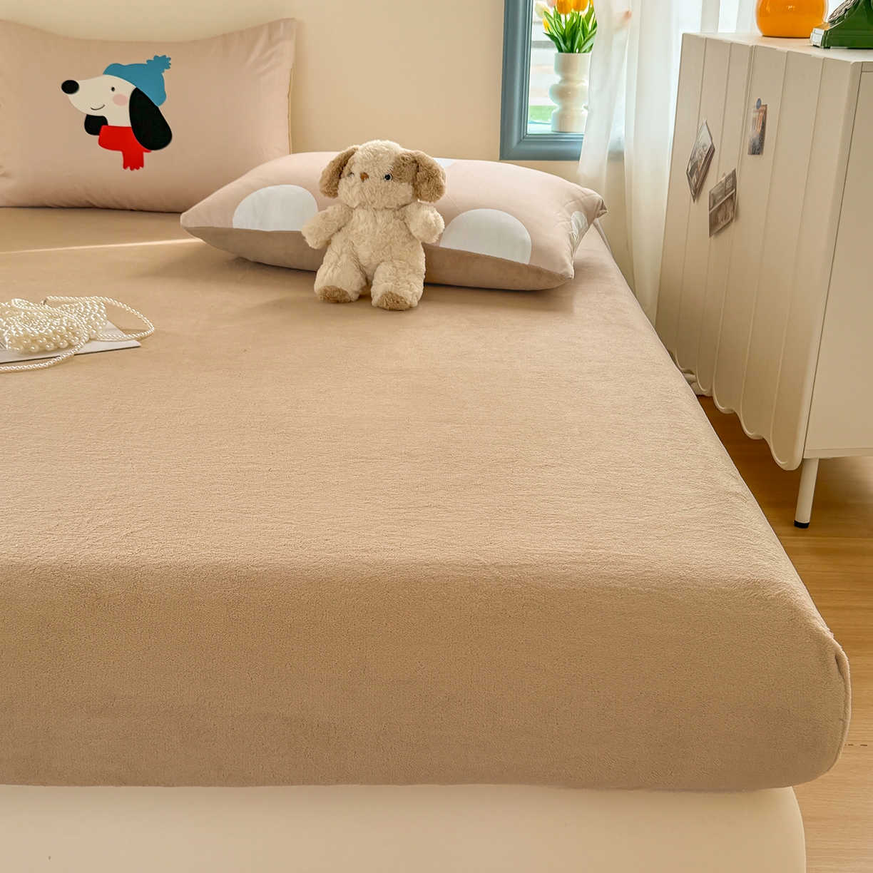 91家纺网 家纺一手货源 找家纺 十一家居 2025新款A类原创设计大版印花恒温保暖牛奶绒床笠套件 暖冬狗狗