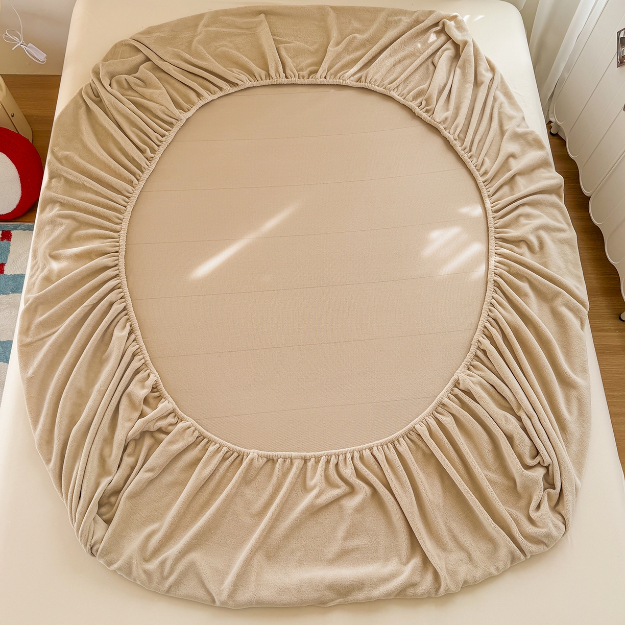 91家纺网 家纺一手货源 找家纺 十一家居 2025新款A类原创设计大版印花恒温保暖牛奶绒床笠套件 安睡小熊