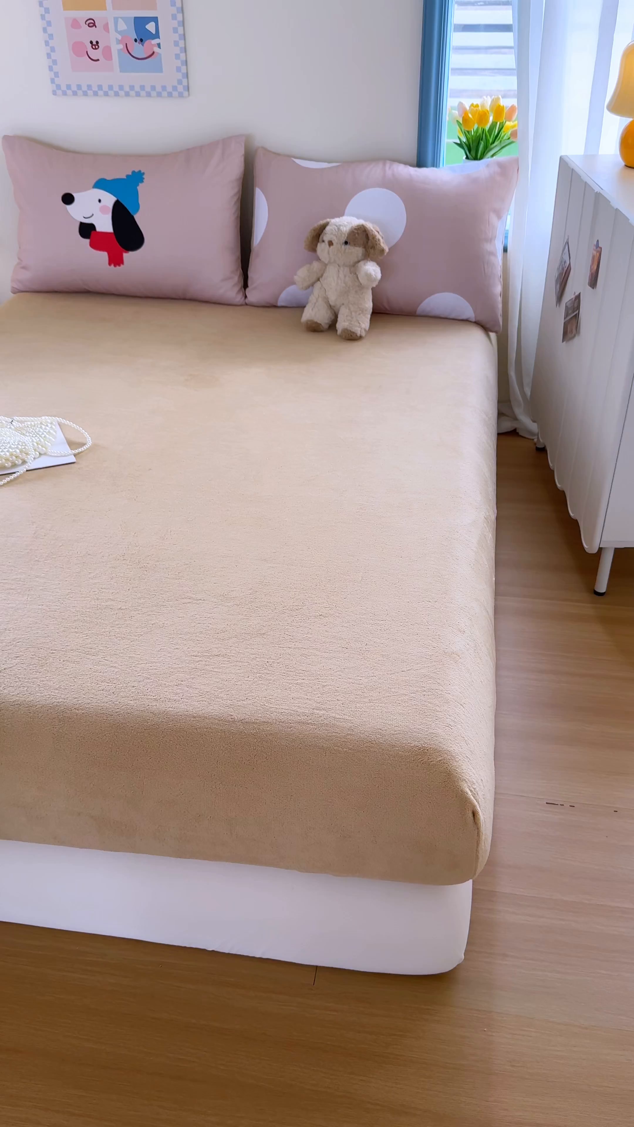 91家纺网 家纺一手货源 找家纺 十一家居 2025新款A类原创设计大版印花恒温保暖牛奶绒床笠套件 暖冬狗狗