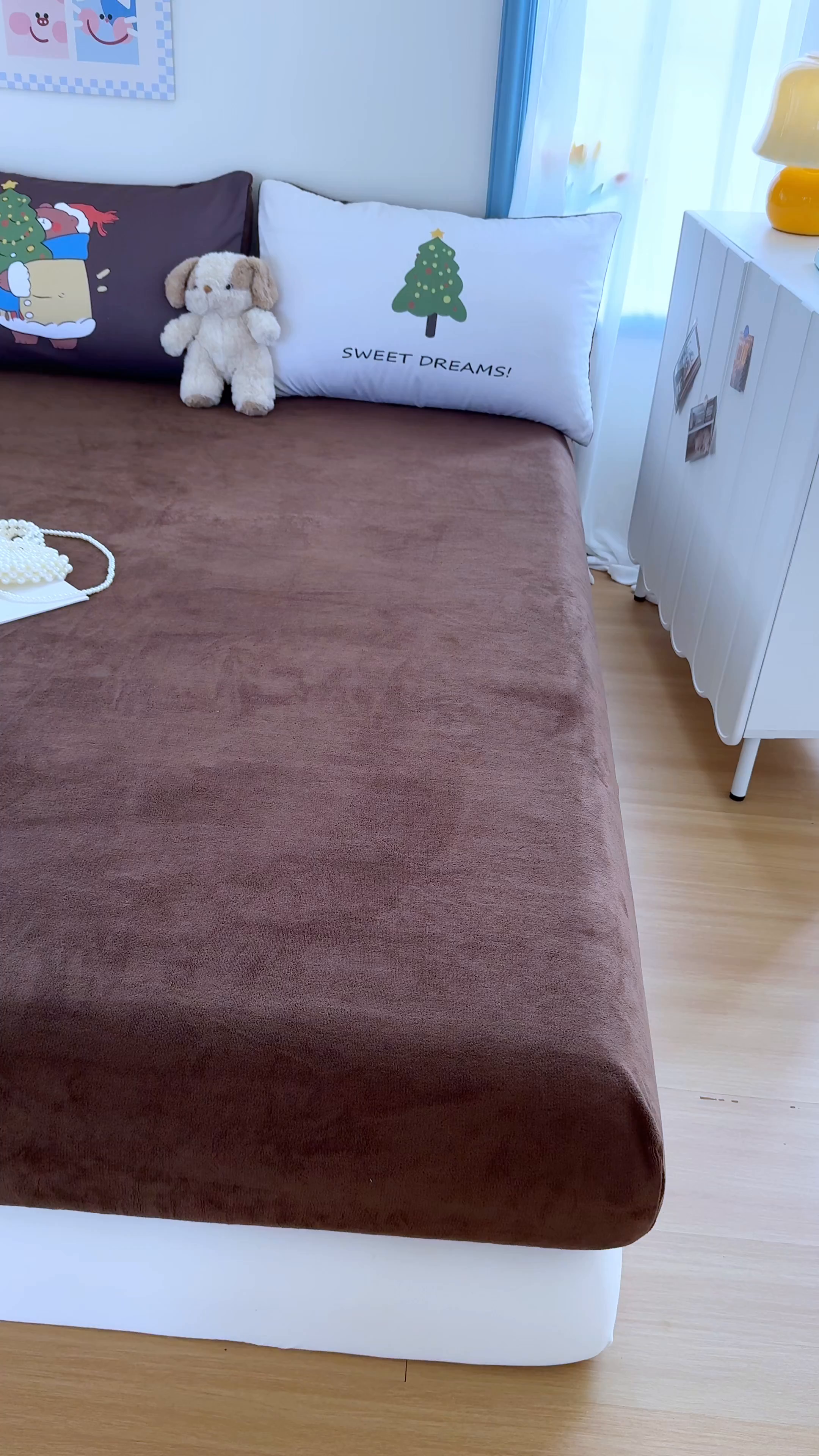 91家纺网 家纺一手货源 找家纺 十一家居 2025新款A类原创设计大版印花恒温保暖牛奶绒床笠套件 圣诞小熊