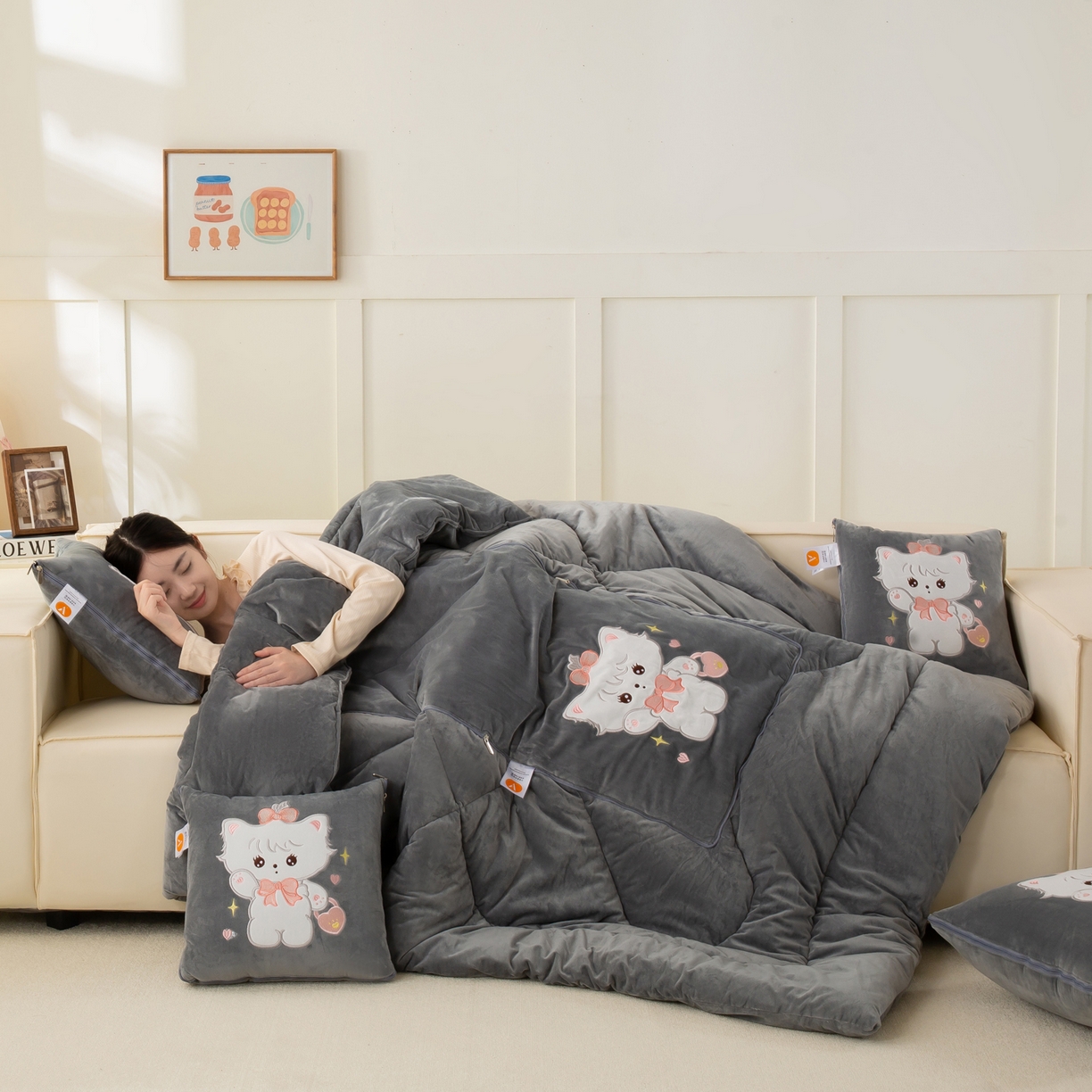 91家纺网 家纺一手货源 找家纺 多今家纺 2025新款加厚婴儿绒贴布刺绣抱枕被子-米多多系列 米多多-深灰