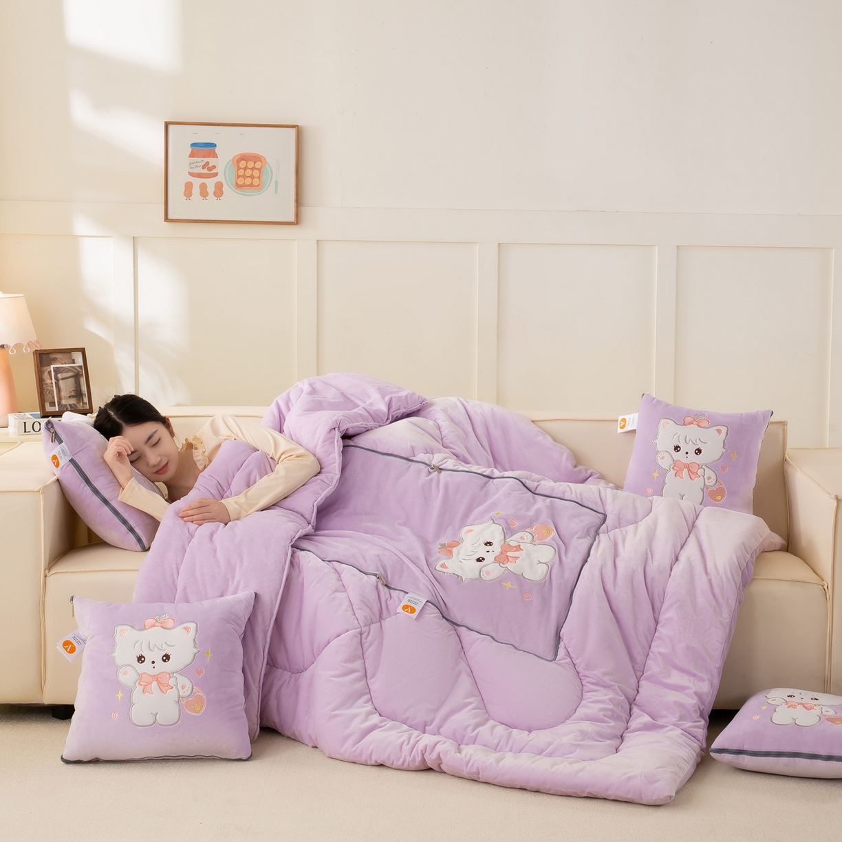 91家纺网 家纺一手货源 找家纺 多今家纺 2025新款加厚婴儿绒贴布刺绣抱枕被子-米多多系列 米多多-凤信紫