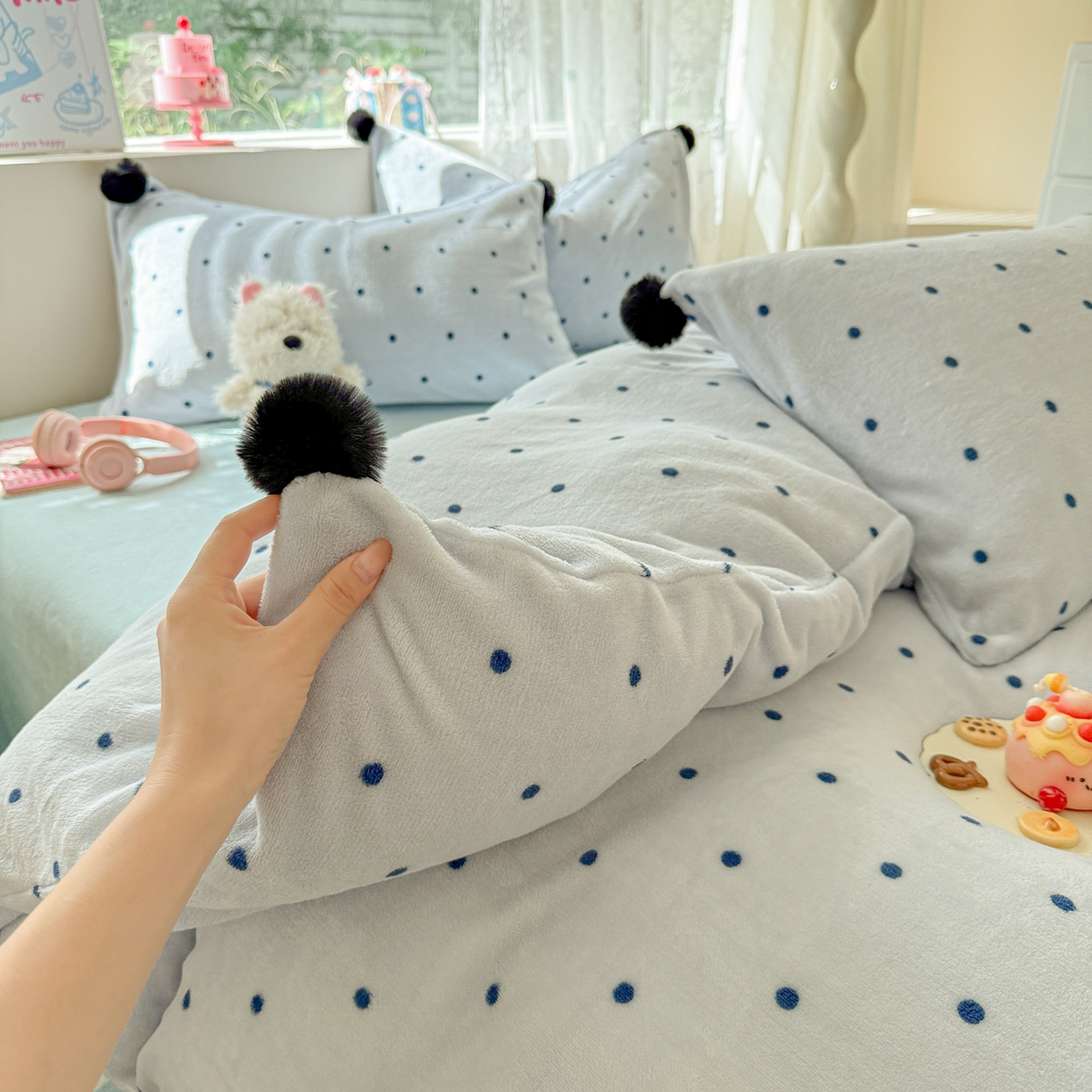 91家纺网 家纺一手货源 找家纺 米可 2025秋冬新品混搭波点高克重牛奶绒毛球款单被套 波点-蓝（蓝床单）