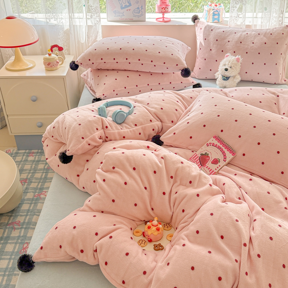 91家纺网 家纺一手货源 找家纺 米可 2025秋冬新品混搭波点高克重牛奶绒毛球款单被套 波点-粉