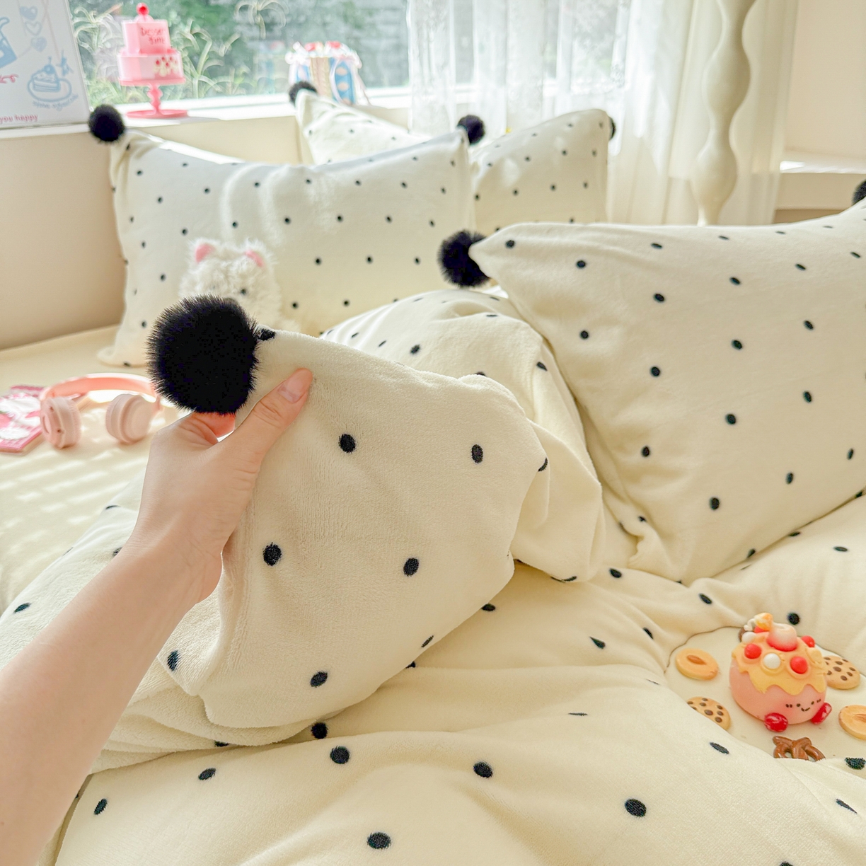 91家纺网 家纺一手货源 找家纺 米可 2025秋冬新品混搭波点高克重牛奶绒毛球款单被套 波点-奶白