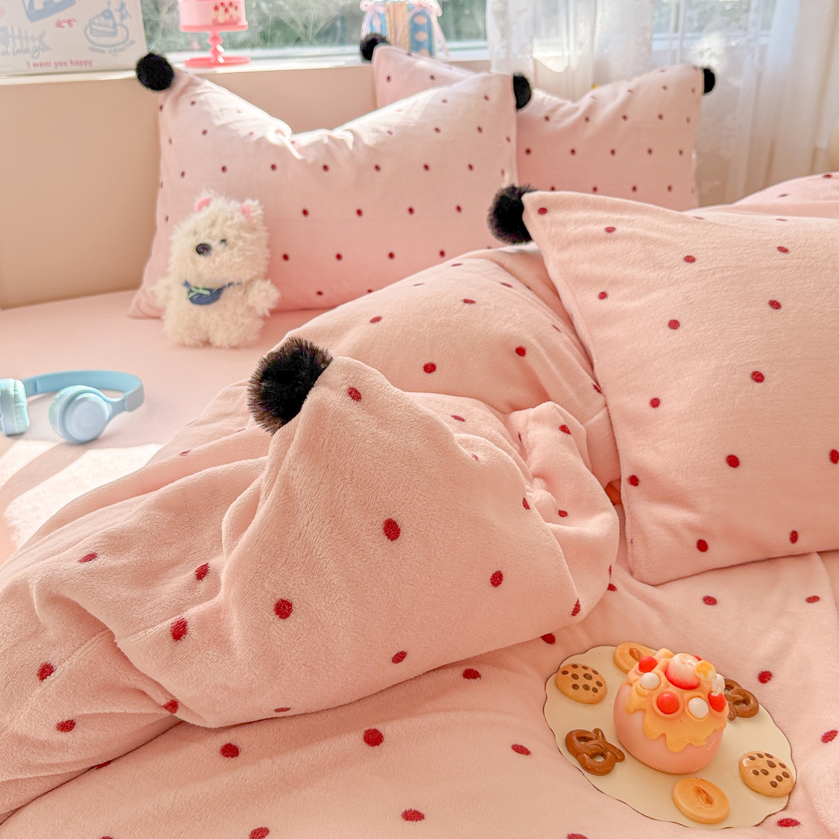 91家纺网 家纺一手货源 找家纺 米可 2025秋冬新品混搭波点高克重牛奶绒毛球款单被套 波点-粉（粉床单）