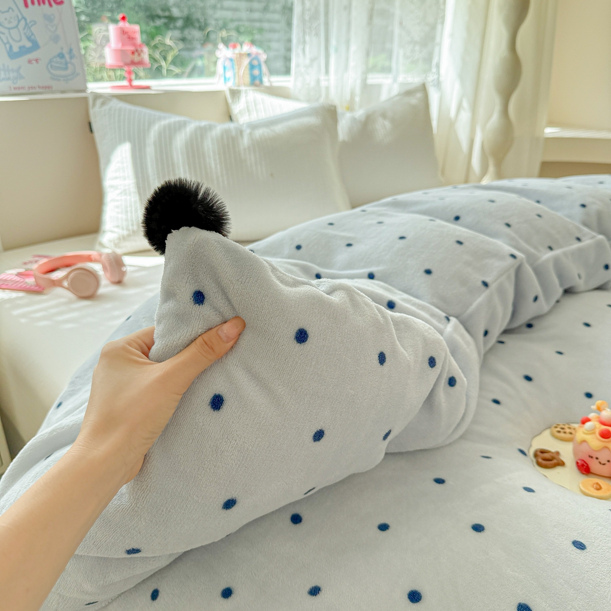 91家纺网 家纺一手货源 找家纺 米可 2025秋冬新品高克重牛奶绒毛球款单被套毛毯盖毯被套单品 蓝色