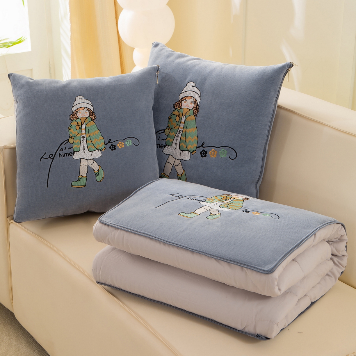 91家纺网 家纺一手货源 找家纺 多今家纺 2025新款水洗棉雪尼尔刺绣抱枕被子-艾米糖系列 艾米糖-远天蓝