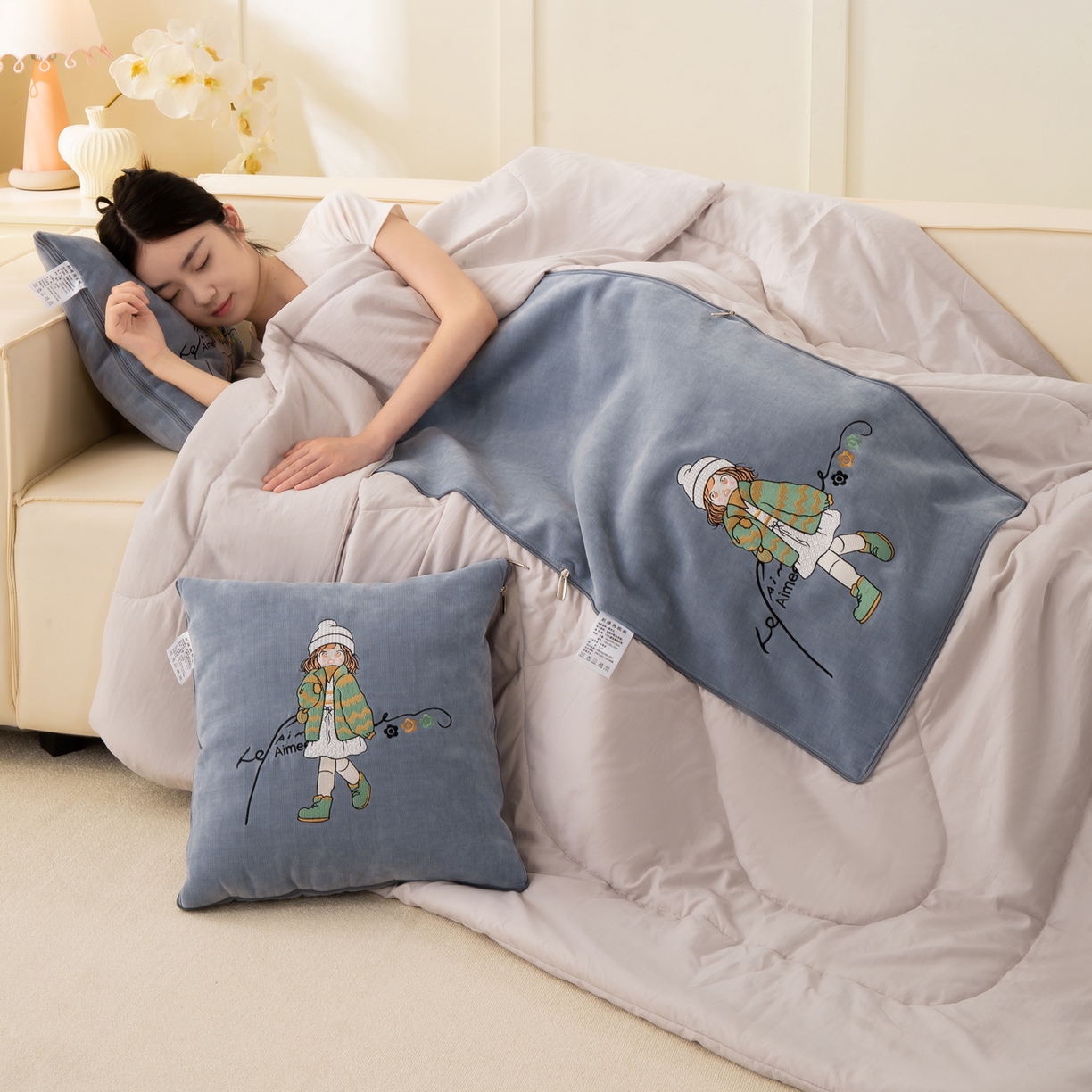91家纺网 家纺一手货源 找家纺 多今家纺 2025新款水洗棉雪尼尔刺绣抱枕被子-艾米糖系列 艾米糖-远天蓝