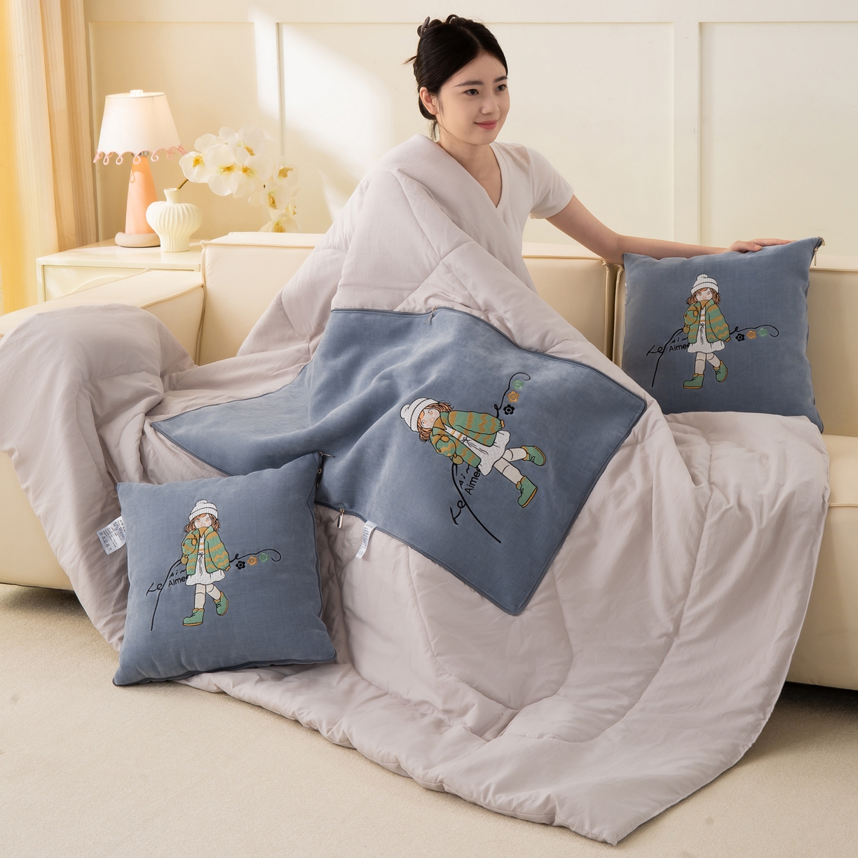 91家纺网 家纺一手货源 找家纺 多今家纺 2025新款水洗棉雪尼尔刺绣抱枕被子-艾米糖系列 艾米糖-远天蓝