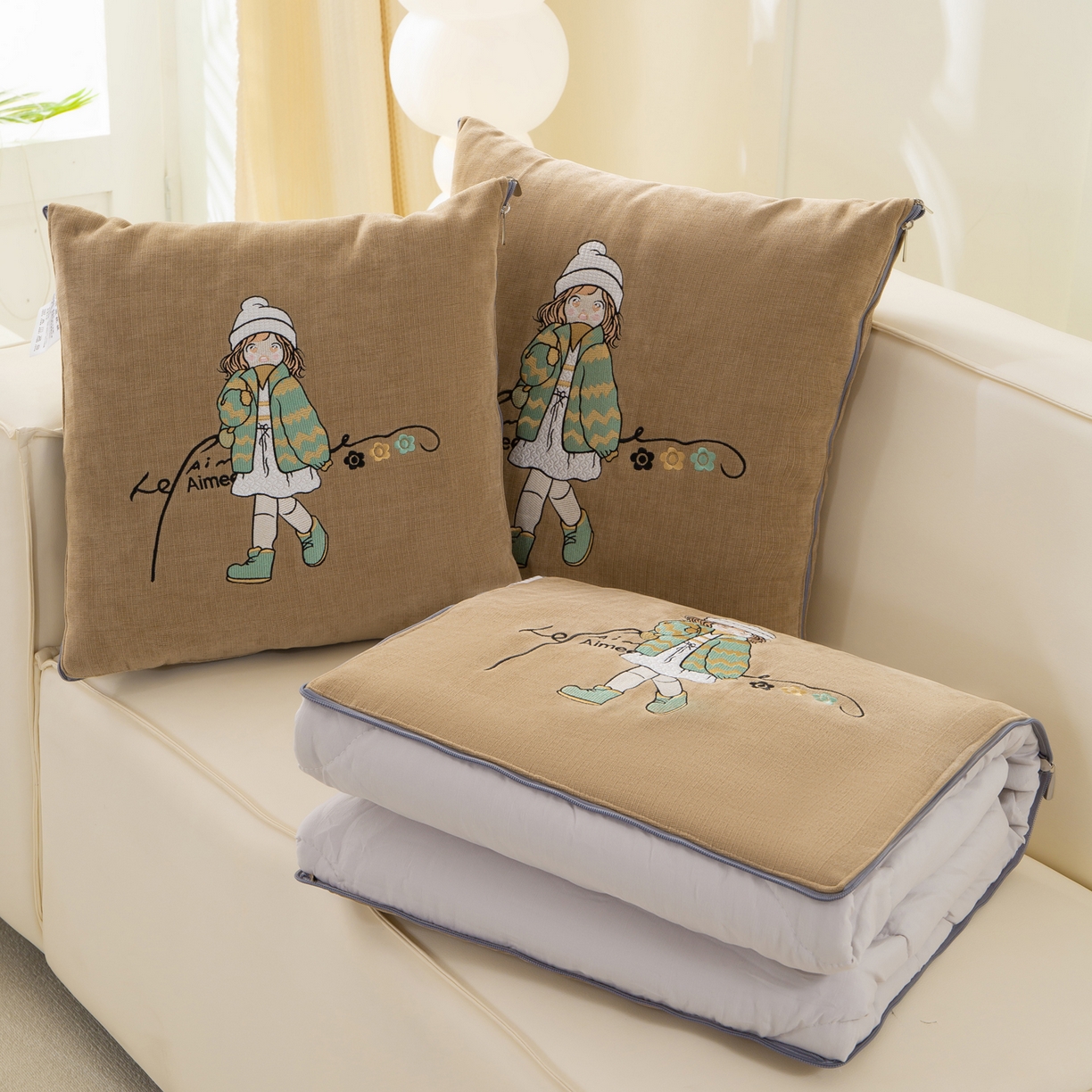 91家纺网 家纺一手货源 找家纺 多今家纺 2025新款水洗棉雪尼尔刺绣抱枕被子-艾米糖系列 艾米糖-后土黄