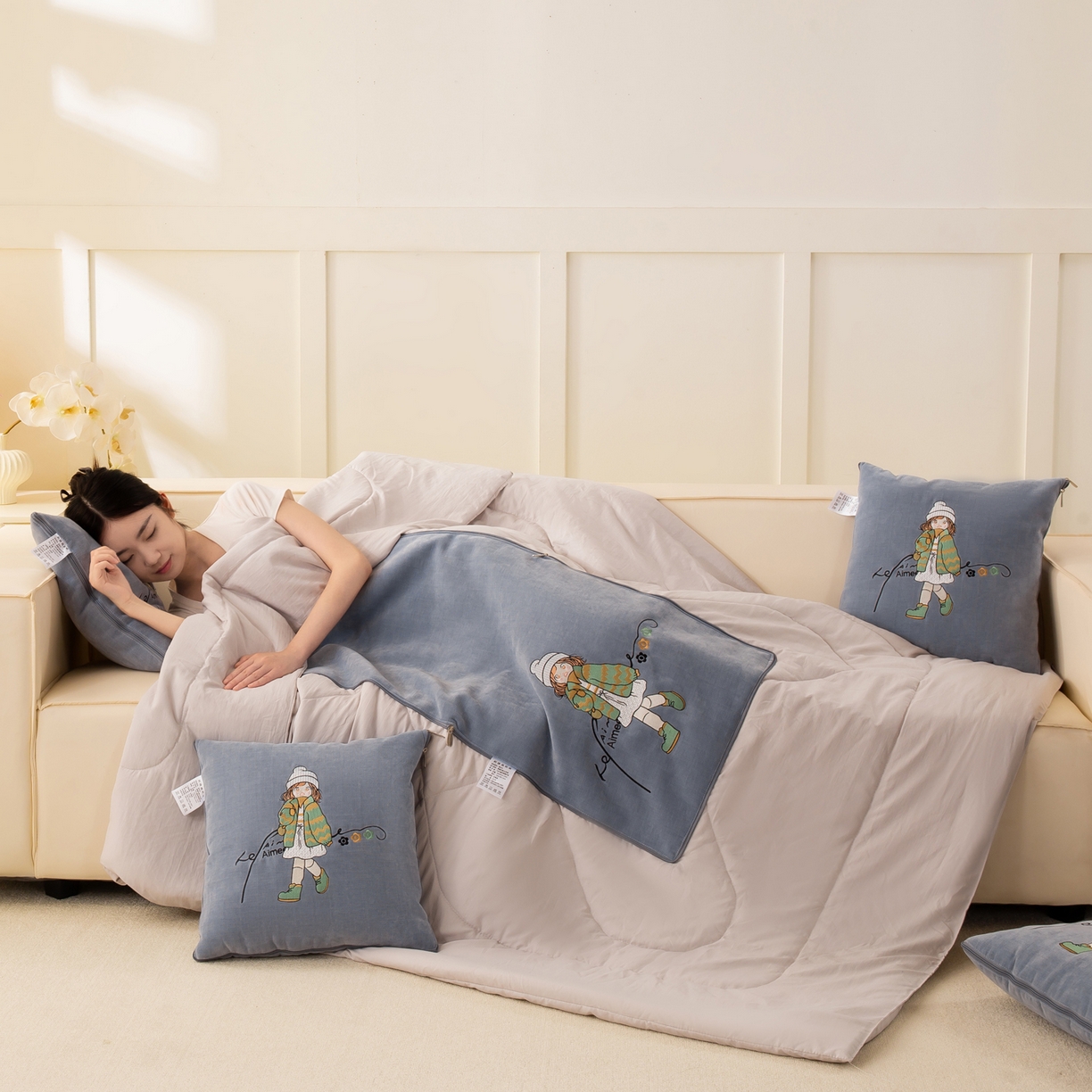 91家纺网 家纺一手货源 找家纺 多今家纺 2025新款水洗棉雪尼尔刺绣抱枕被子-艾米糖系列 艾米糖-远天蓝